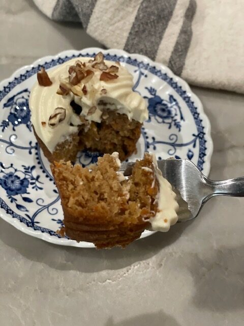 carrot cake with nuts