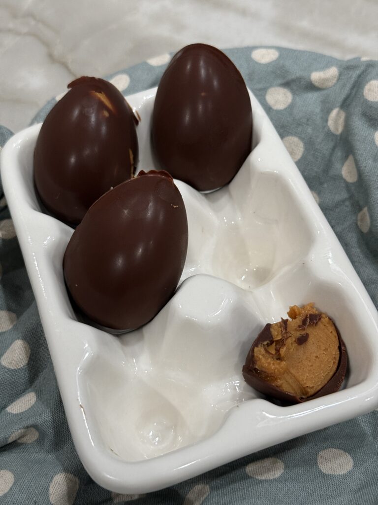 Ceramic egg holder