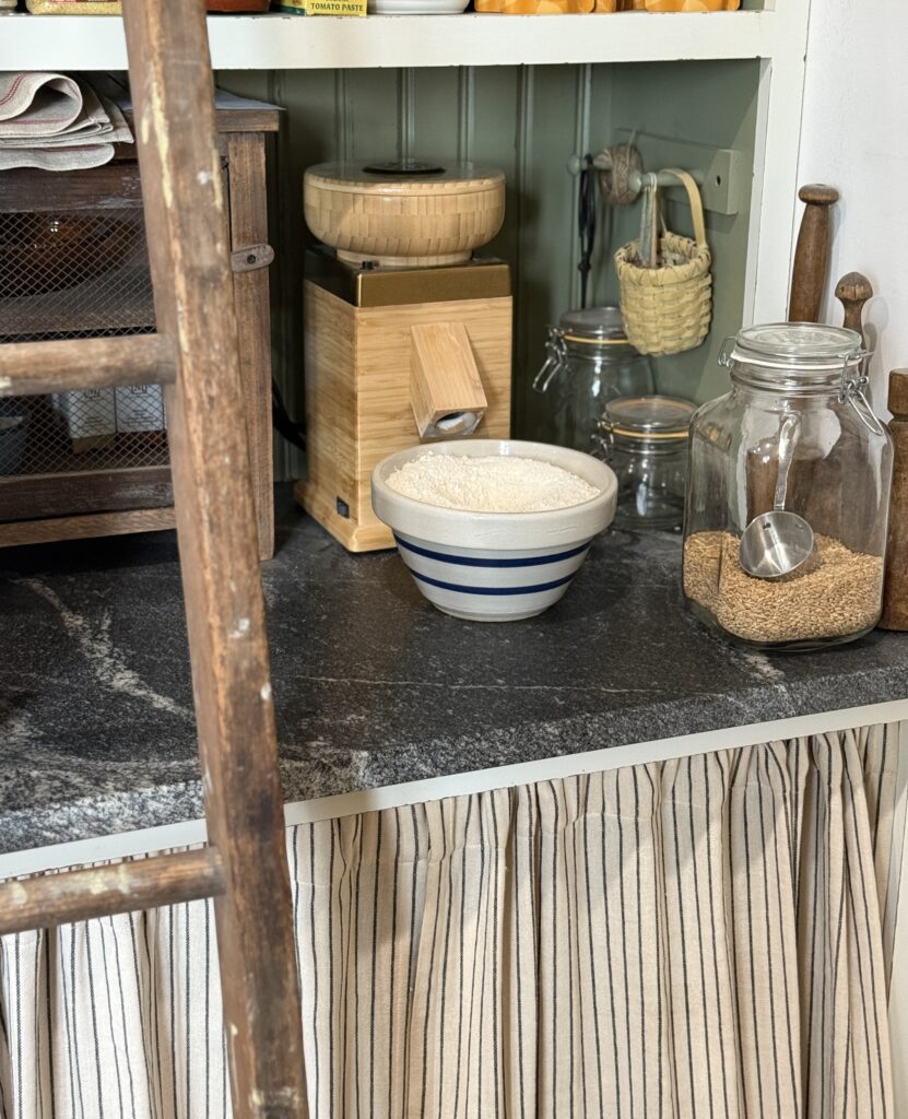 Fresh milled flour and grain mill