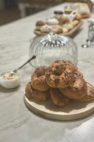 Pumpkin spice crunch bagels