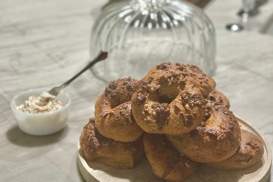 Pumpkin spice crunch bagels