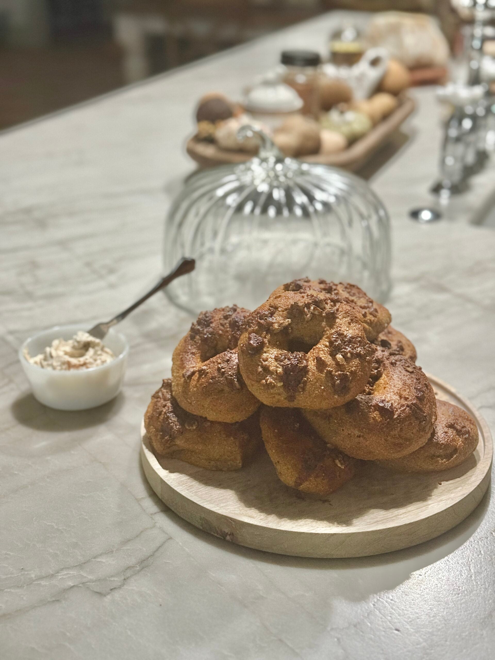 Pumpkin spice crunch bagels